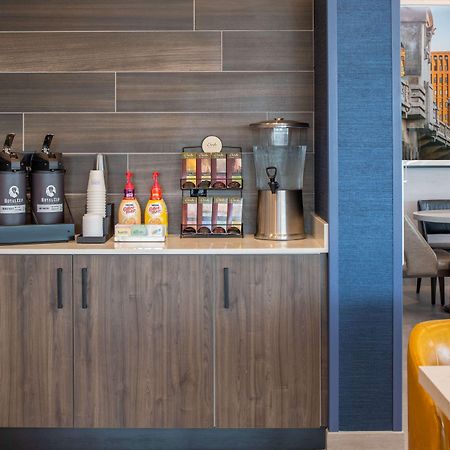 La Quinta Inn & Suites By Wyndham Spokane Downtown Bagian luar foto