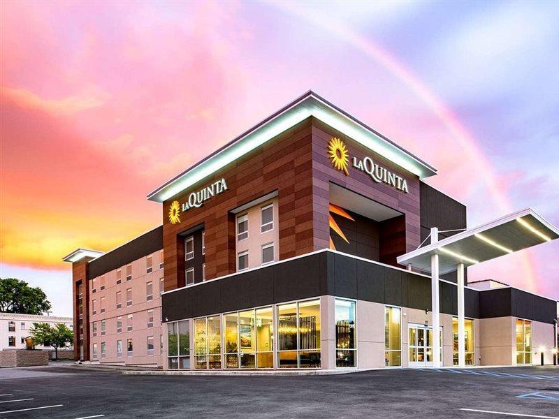 La Quinta Inn & Suites By Wyndham Spokane Downtown Bagian luar foto