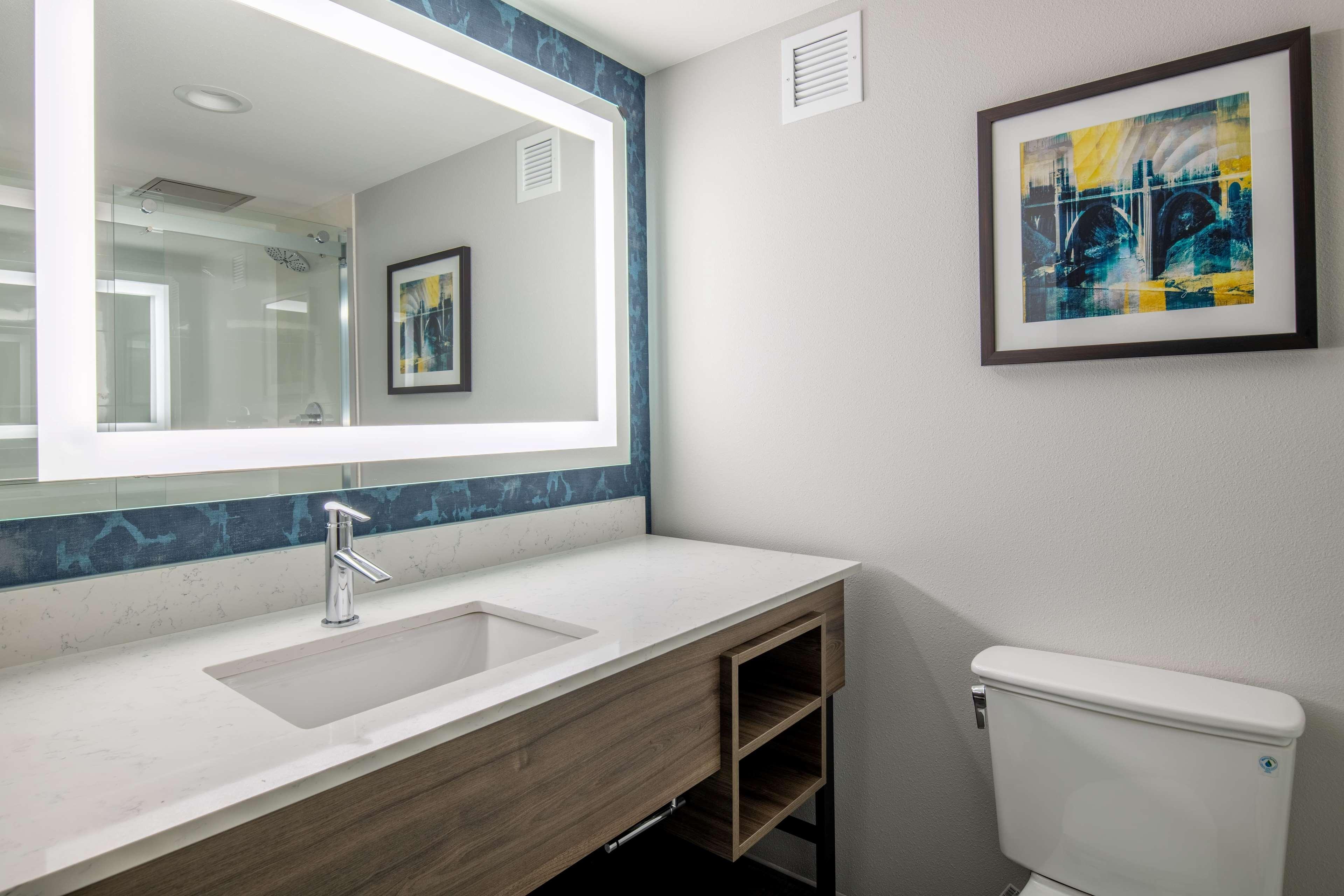 La Quinta Inn & Suites By Wyndham Spokane Downtown Bagian luar foto