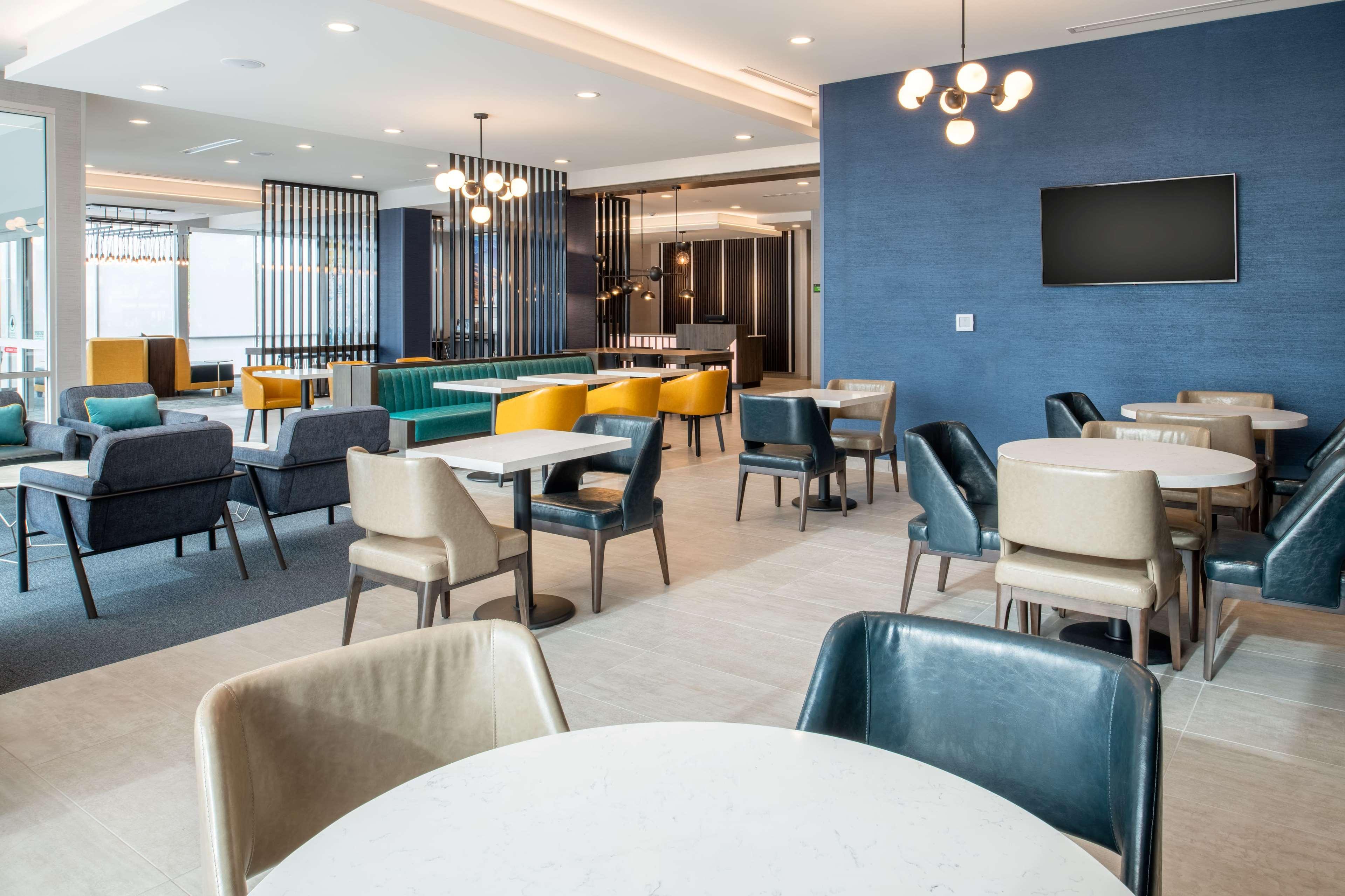 La Quinta Inn & Suites By Wyndham Spokane Downtown Bagian luar foto