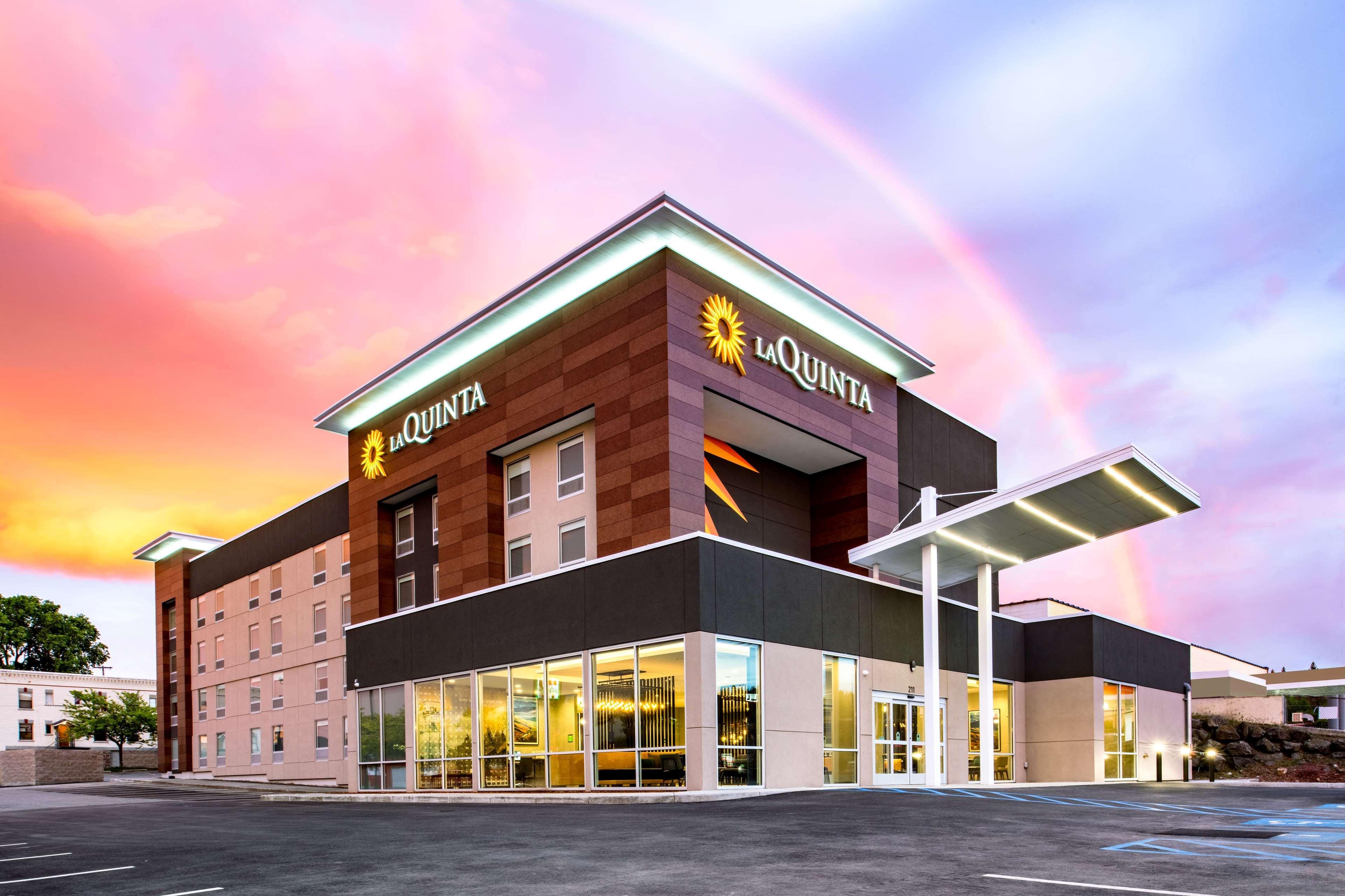 La Quinta Inn & Suites By Wyndham Spokane Downtown Bagian luar foto
