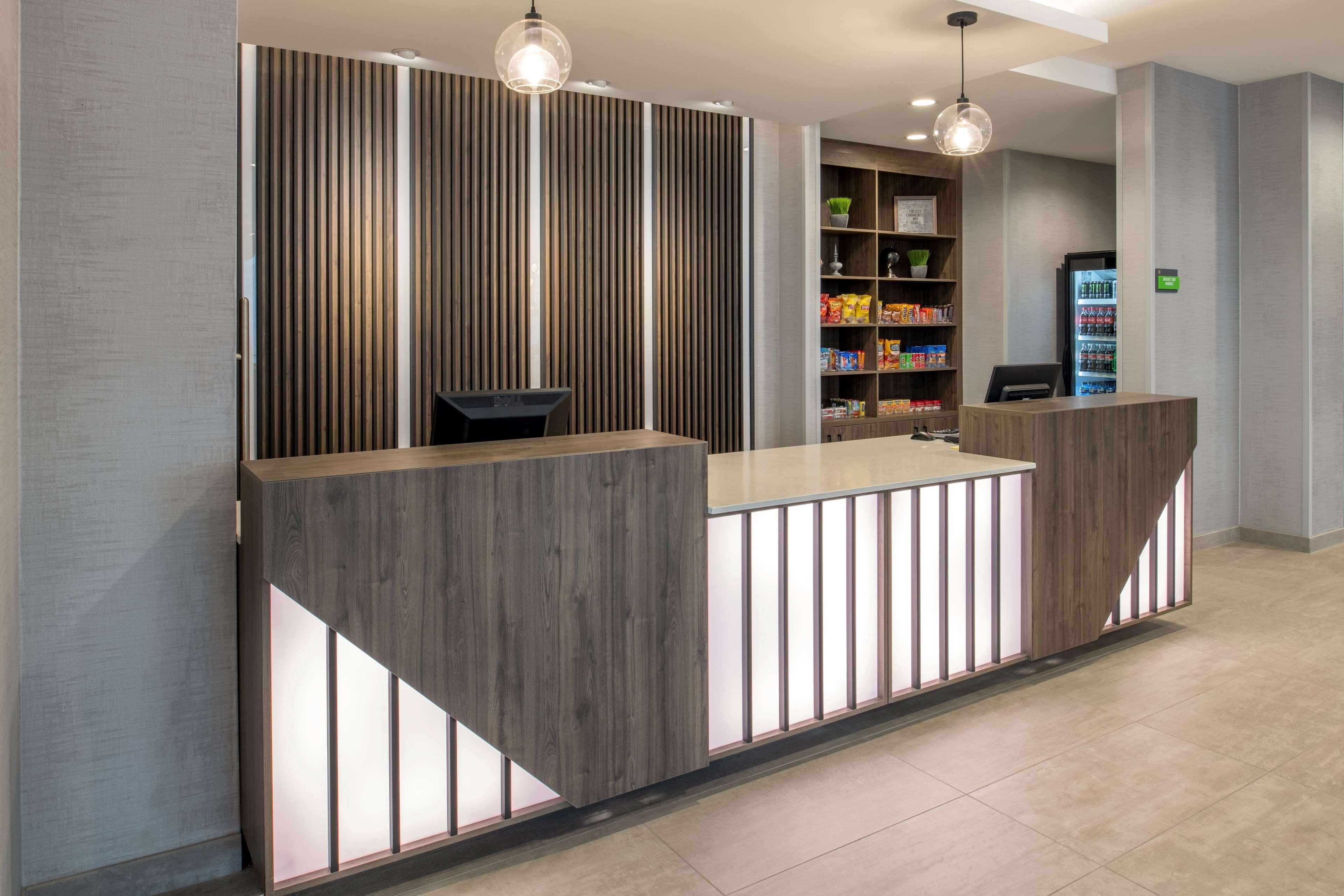 La Quinta Inn & Suites By Wyndham Spokane Downtown Bagian luar foto