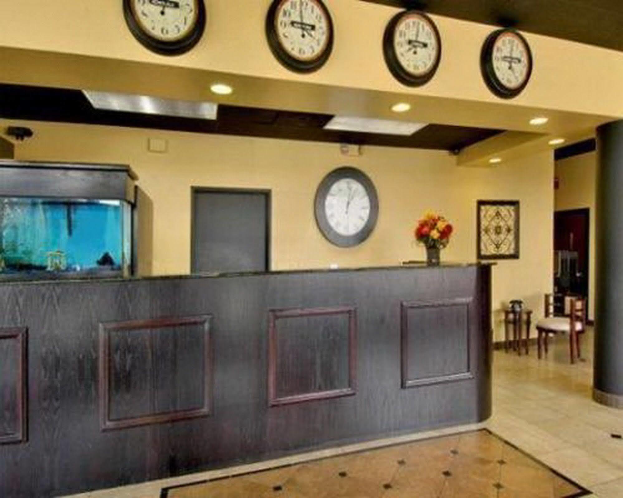 La Quinta Inn & Suites By Wyndham Spokane Downtown Bagian luar foto